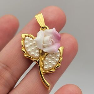 Vintage 1980s Gold Tone Porcelain Rose Seed Pearl Pendant Flower Leaf